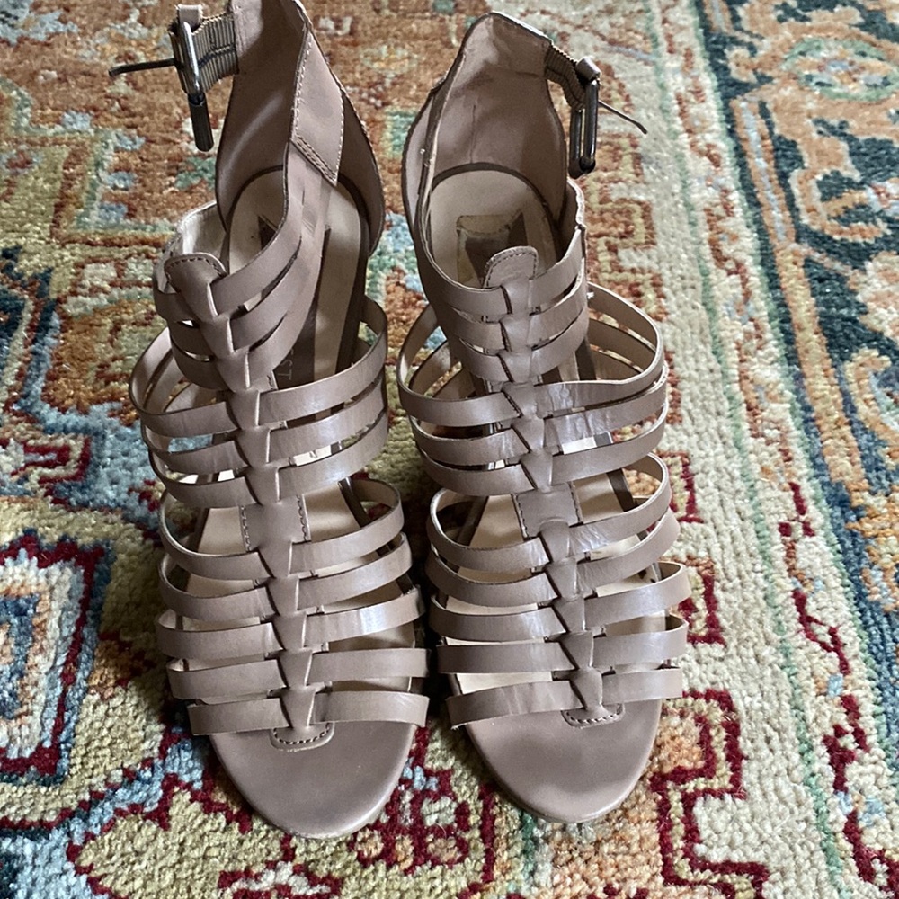 Strappy Nine West sandals, size 7.5 good condition